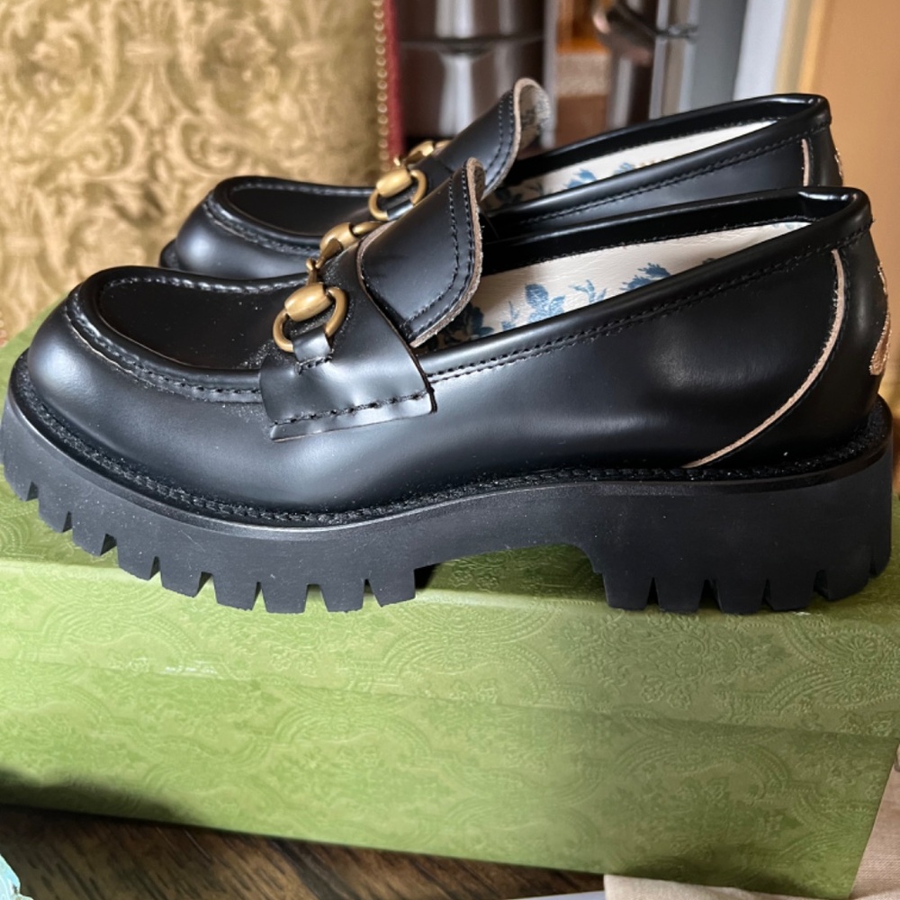 GUCCI LUG SOLE LOAFER WITH HORSEBIT.